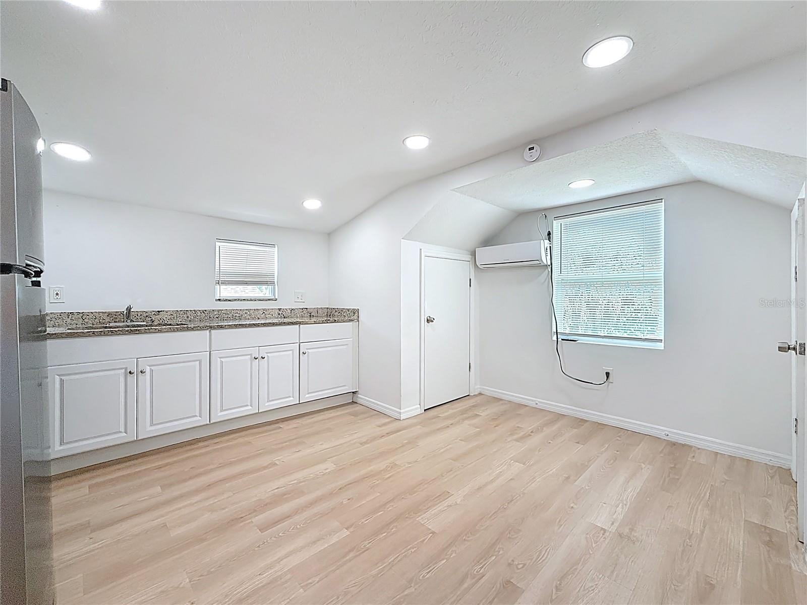 LAUGHNERS EXT OF KERR ADD - Residential Lease