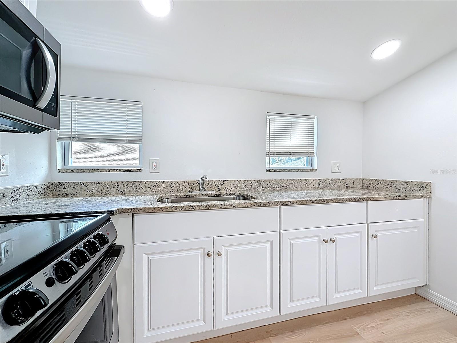 LAUGHNERS EXT OF KERR ADD - Residential Lease