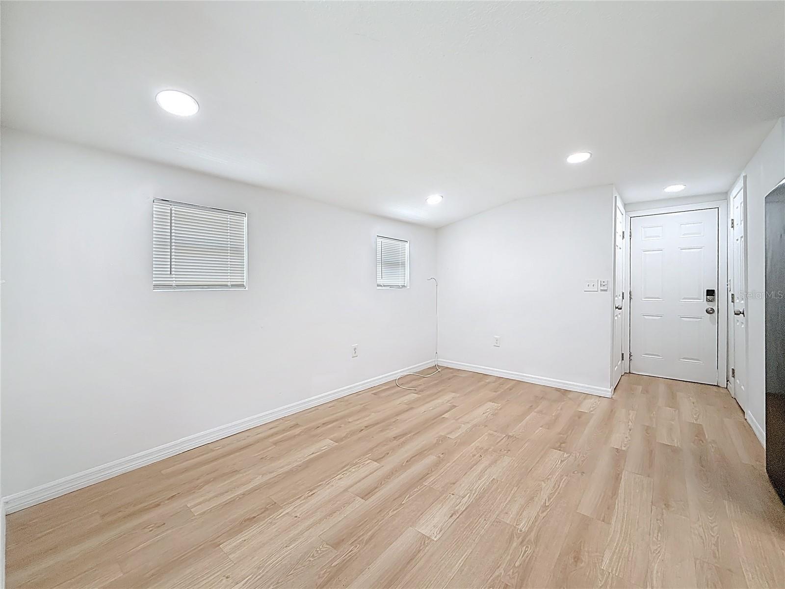 LAUGHNERS EXT OF KERR ADD - Residential Lease