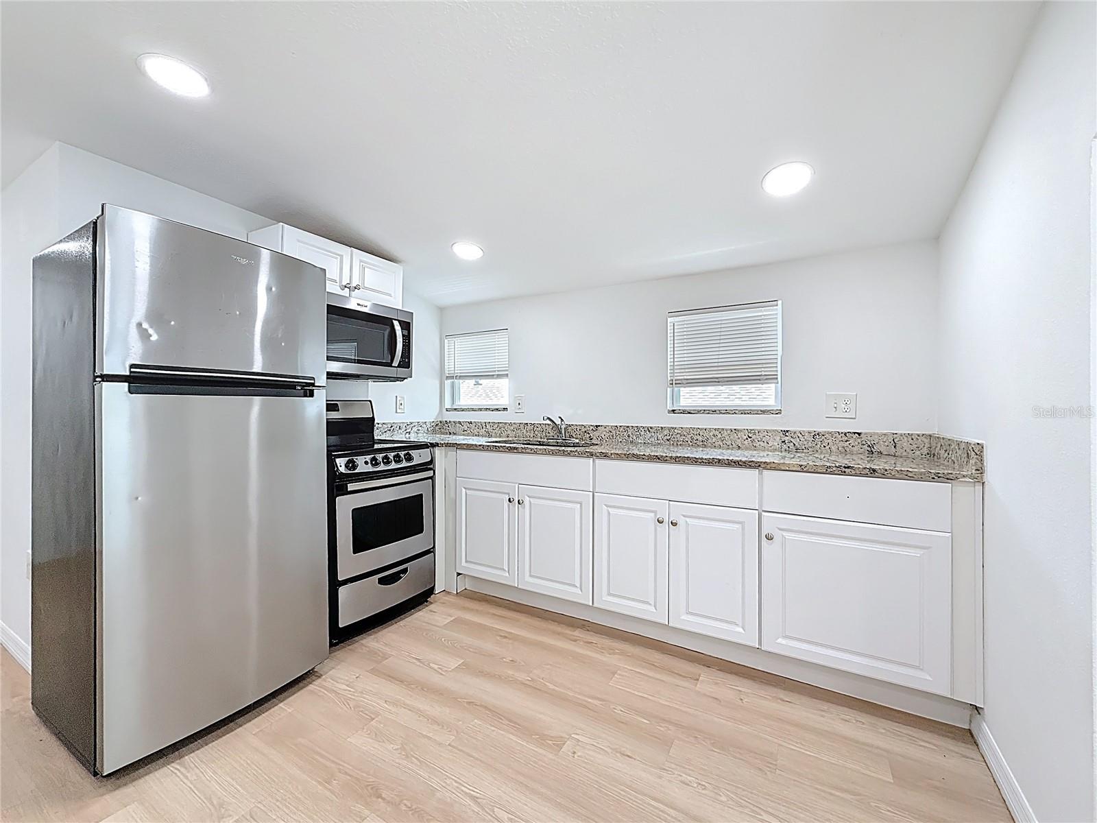 LAUGHNERS EXT OF KERR ADD - Residential Lease