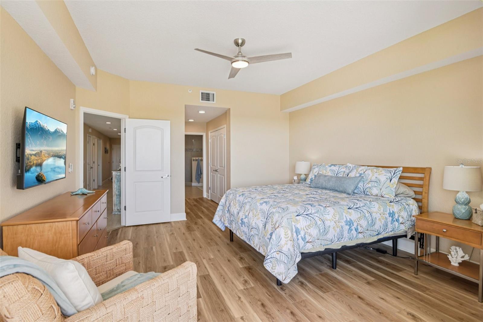 DOLPHIN KEY CONDO - Residential
