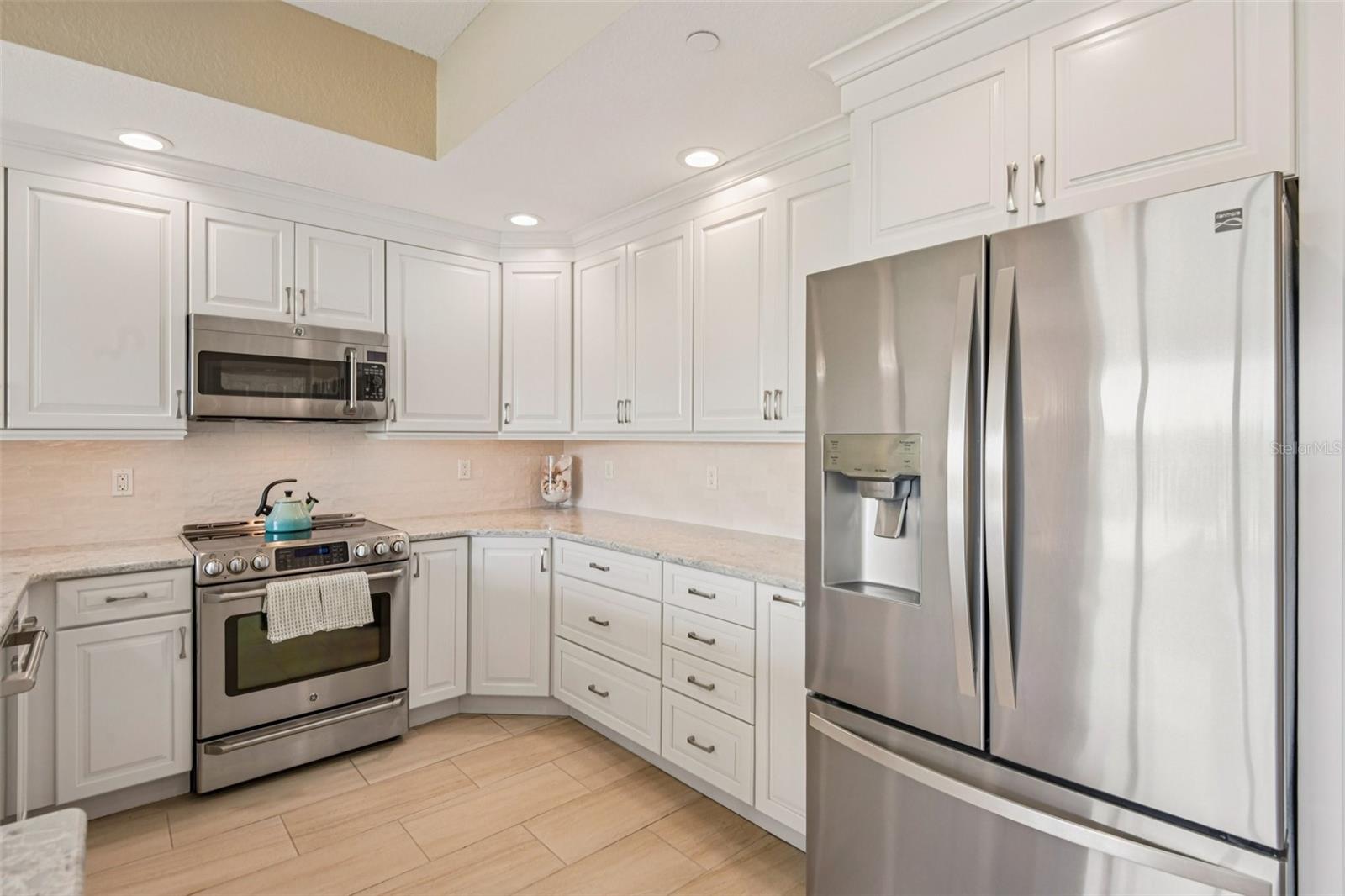 DOLPHIN KEY CONDO - Residential