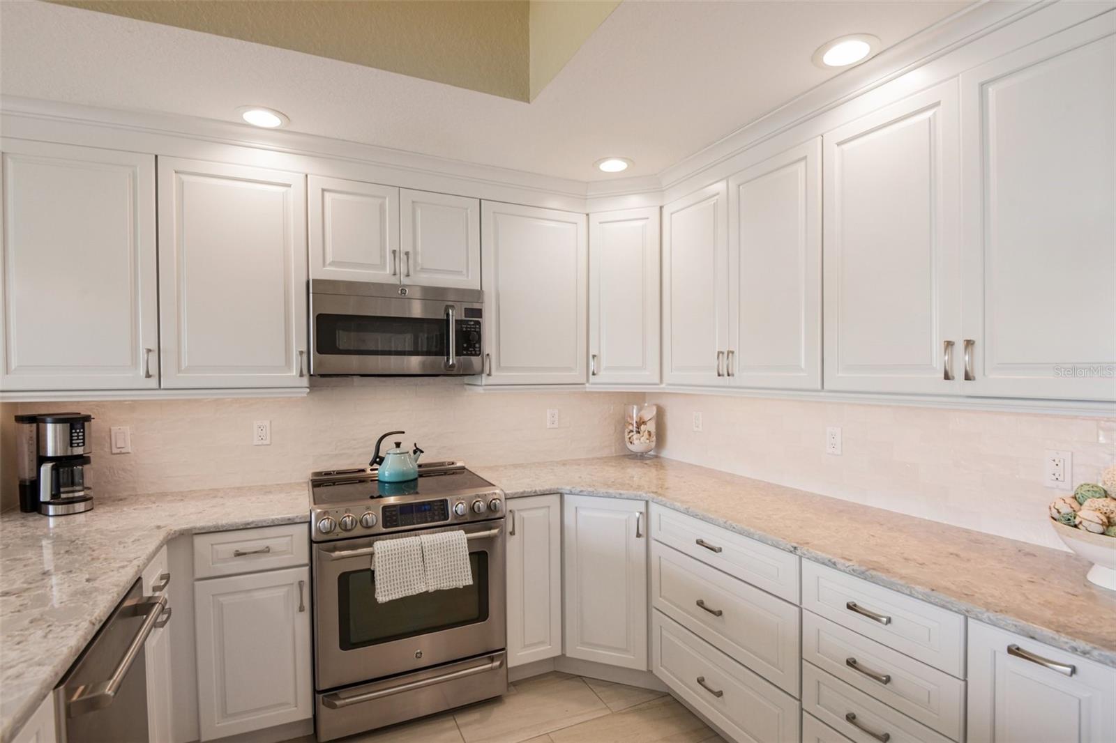 DOLPHIN KEY CONDO - Residential