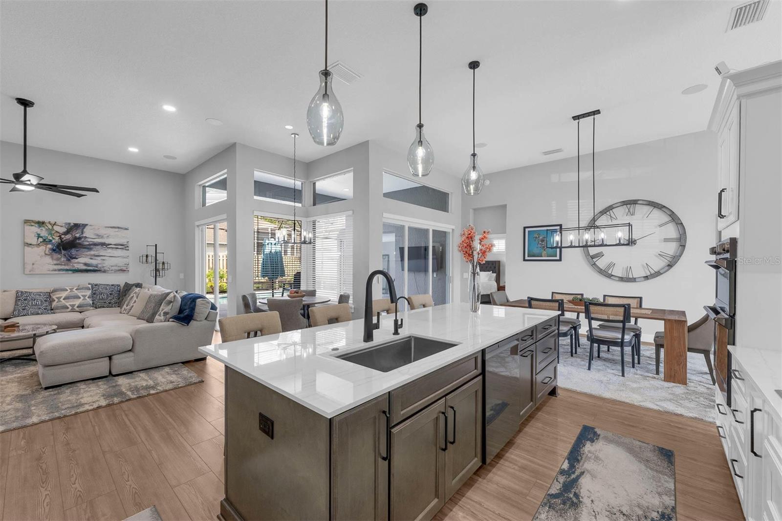 2643 UNIVERSITY ACRES DRIVE