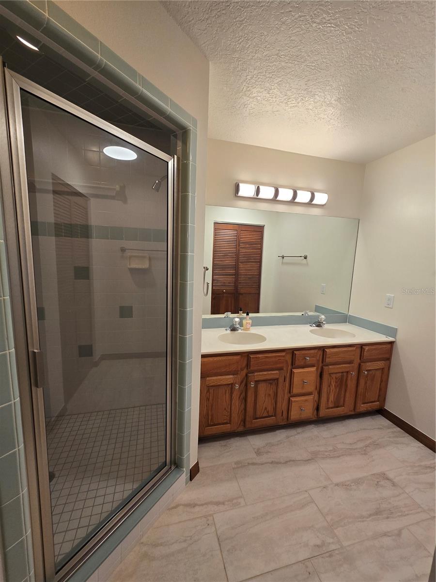 ACREAGE & UNREC - Residential Lease