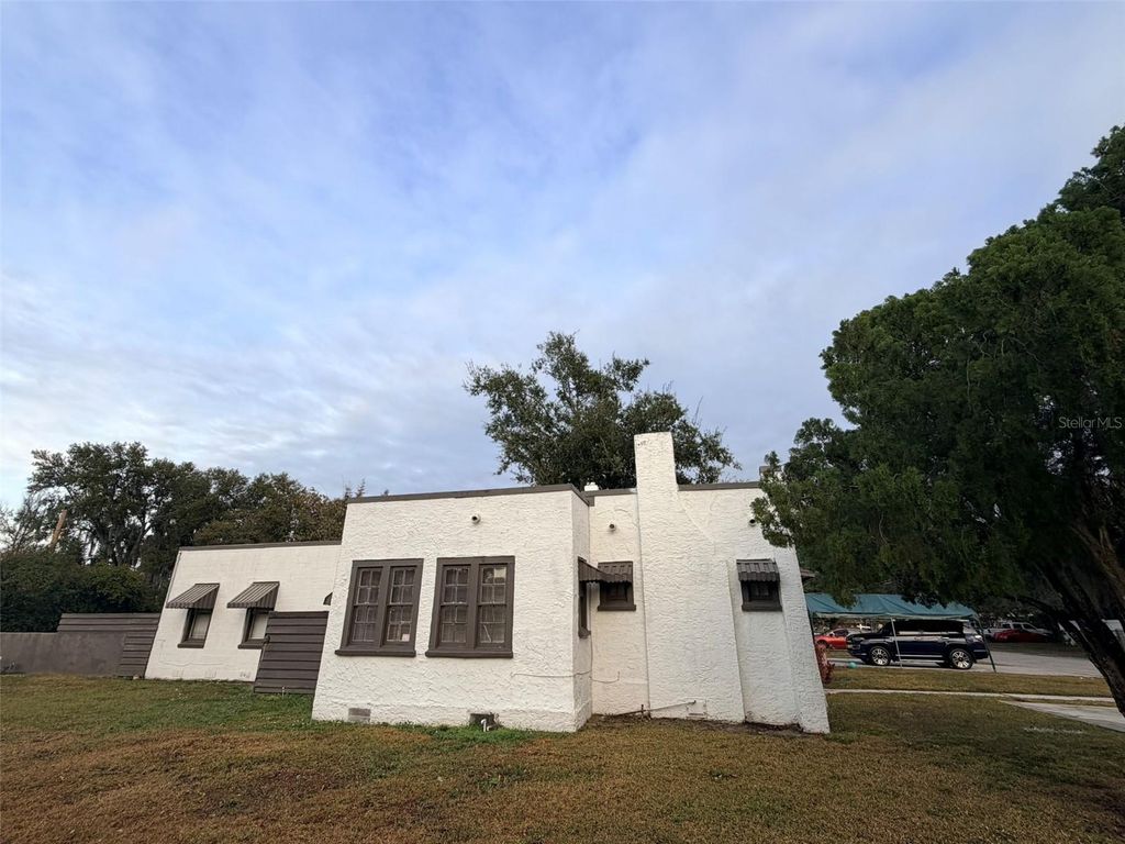 Photo of 403 SE Avenue J SE, Winter Haven, FL 33880 (MLS # L4958448)