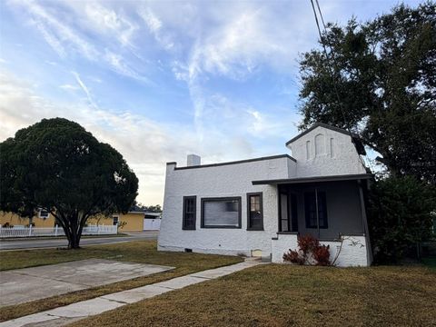 Photo of 403 SE Avenue J SE, Winter Haven, FL 33880 (MLS # L4958448)