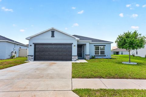 Photo of 596 Meadow Bend Drive, Davenport, FL 33837 (MLS # O6410598)