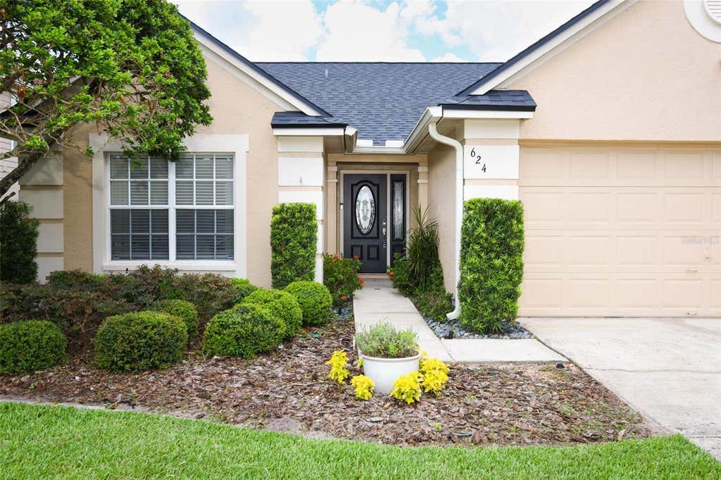 Photo of 624 Weybridge Court, Lake Mary, FL 32746 (MLS # O6434081)