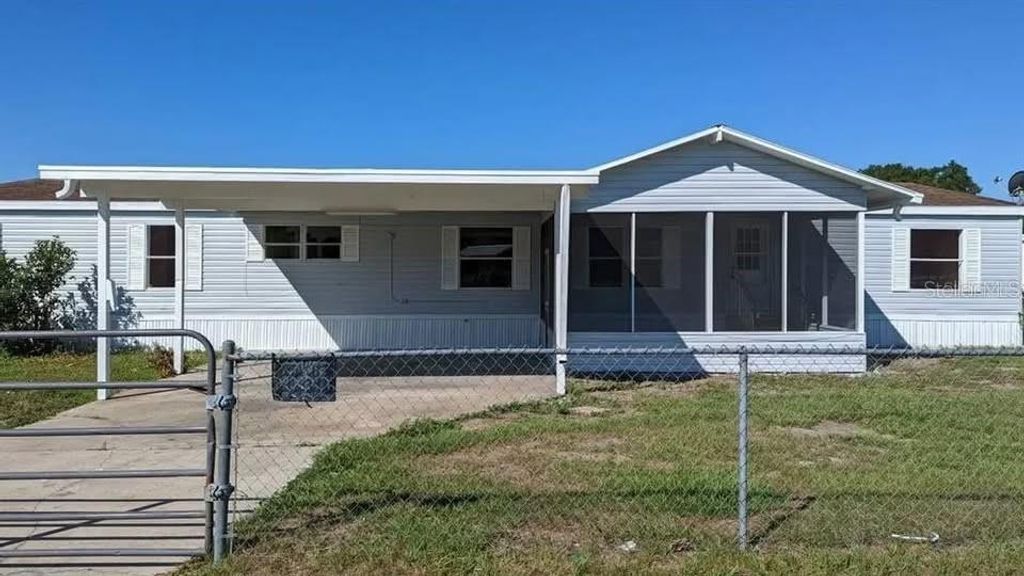 Photo of 4300 Meadow Ridge Avenue, Mulberry, FL 33860 (MLS # TB8505965)