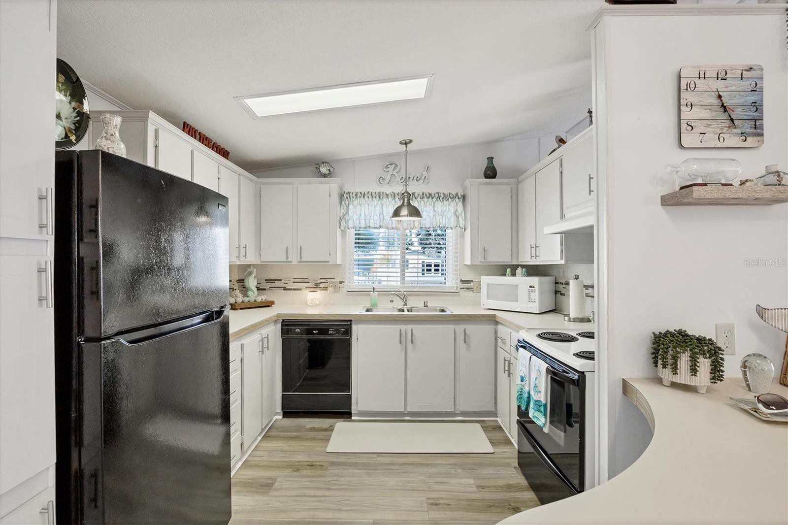 LEMON BAY ISLES PH 03 - Residential