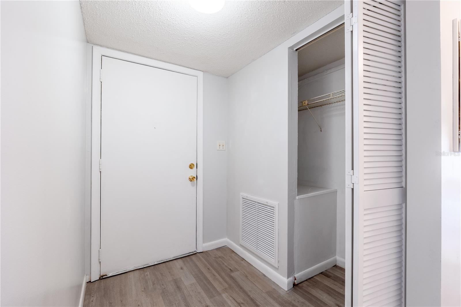 600 FAIRWAYS CIRCLE B