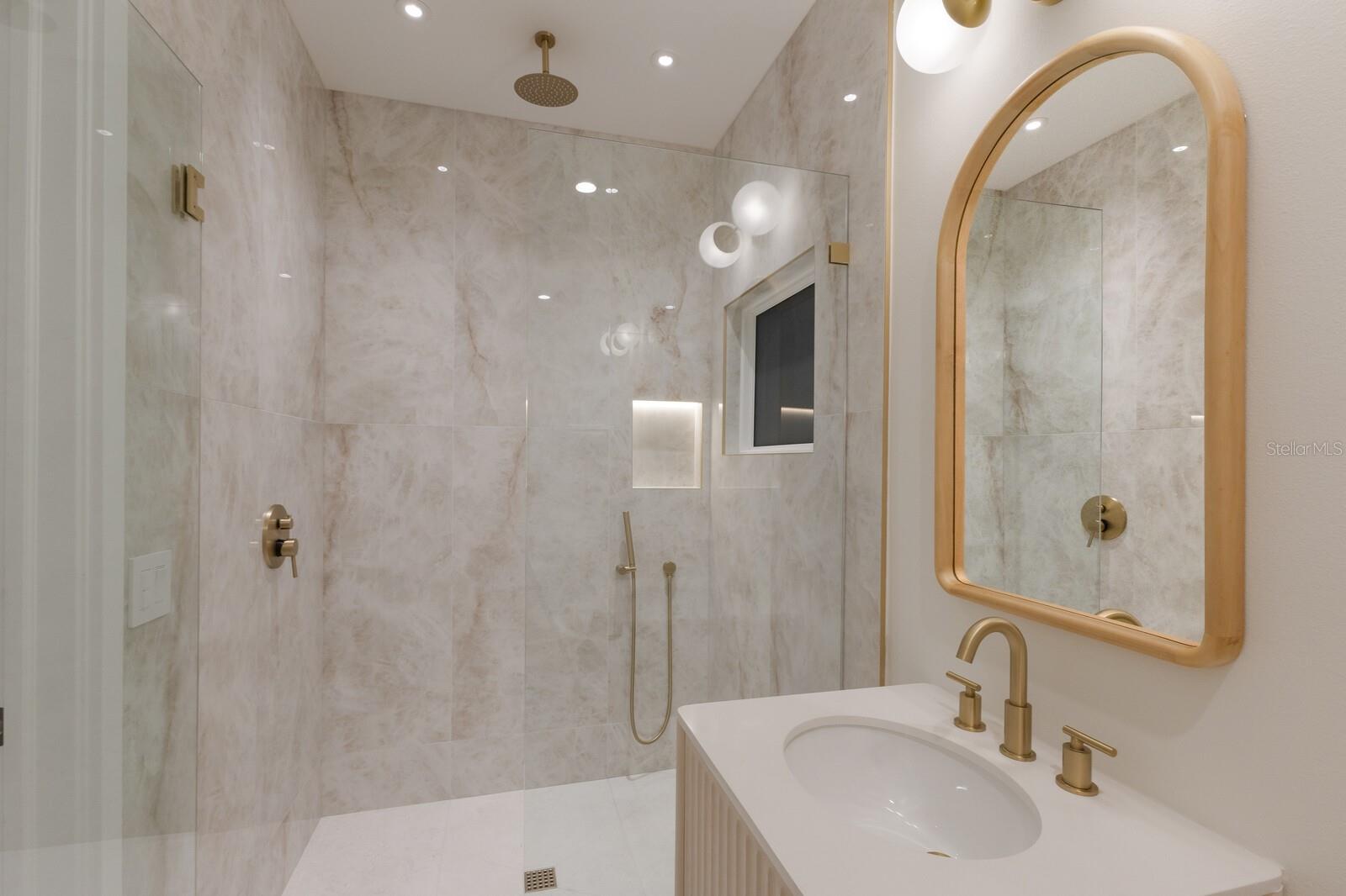 KEY ROYALE 7TH ADD - Residential