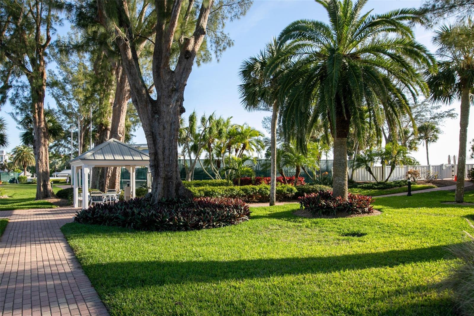 CLUB LONGBOAT BEACH & TENNIS - Residential