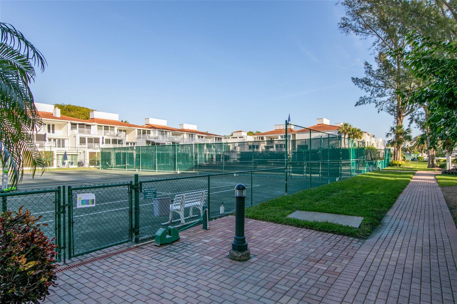 CLUB LONGBOAT BEACH & TENNIS - Residential