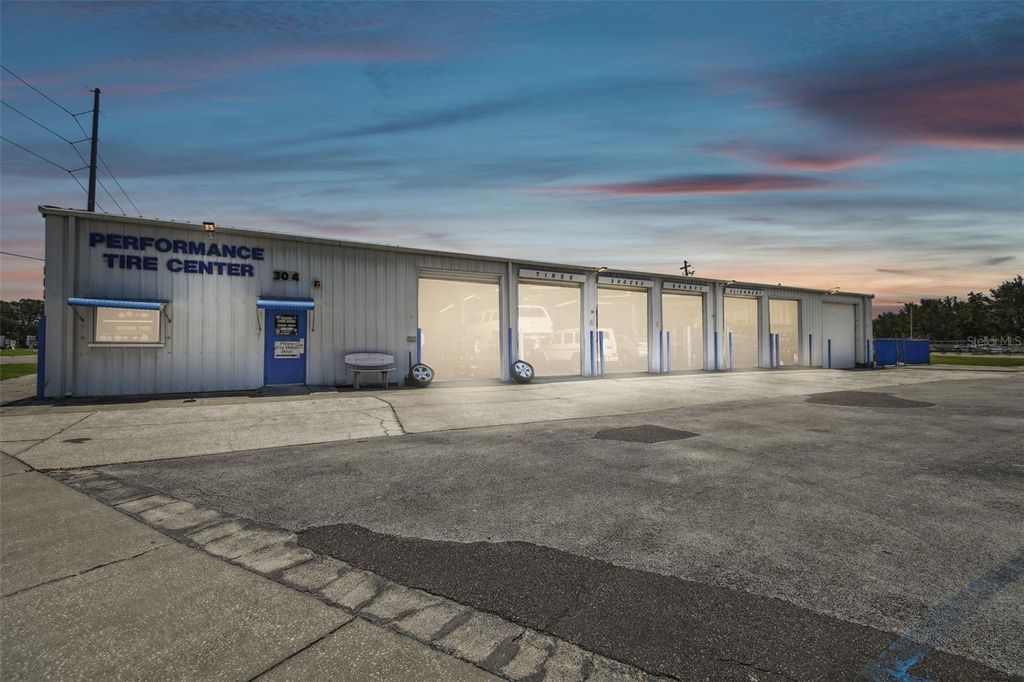 Photo of 304 Avenue E SW, Winter Haven, FL 33880 (MLS # P4926297)