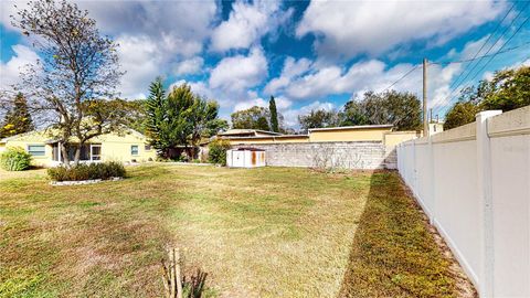 A home in WINTER HAVEN