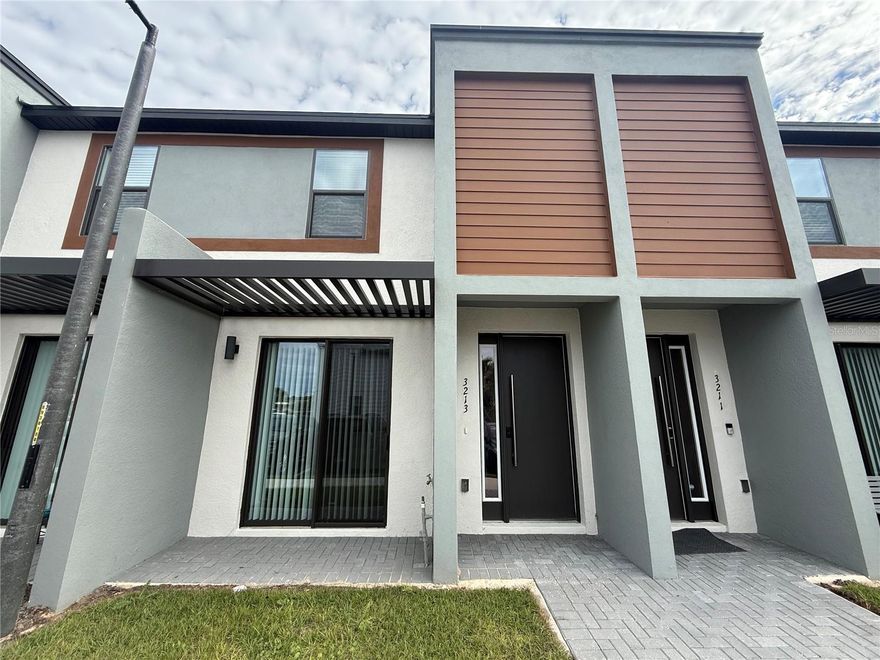 Brand new 3-bedroom, 3-bathroom townhouse for rent. Never occupied, featuring a functional layout with modern finishes and energy-efficient construction. Prime location just minutes from Disney, shopping, and restaurants. Community amenities include clubhouse, pool, and fitness center. Move-in ready