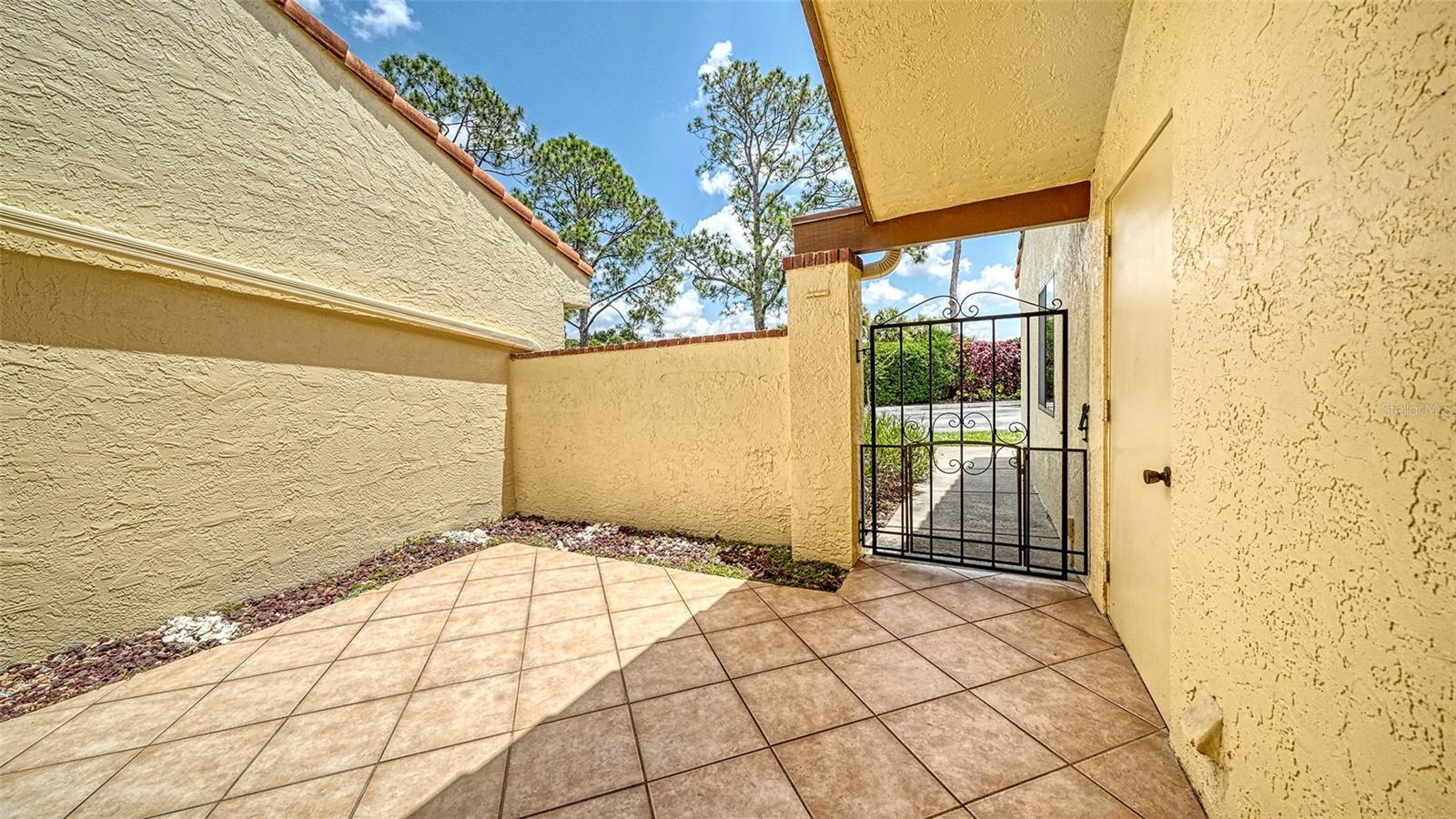 HUNTINGWOOD - Residential