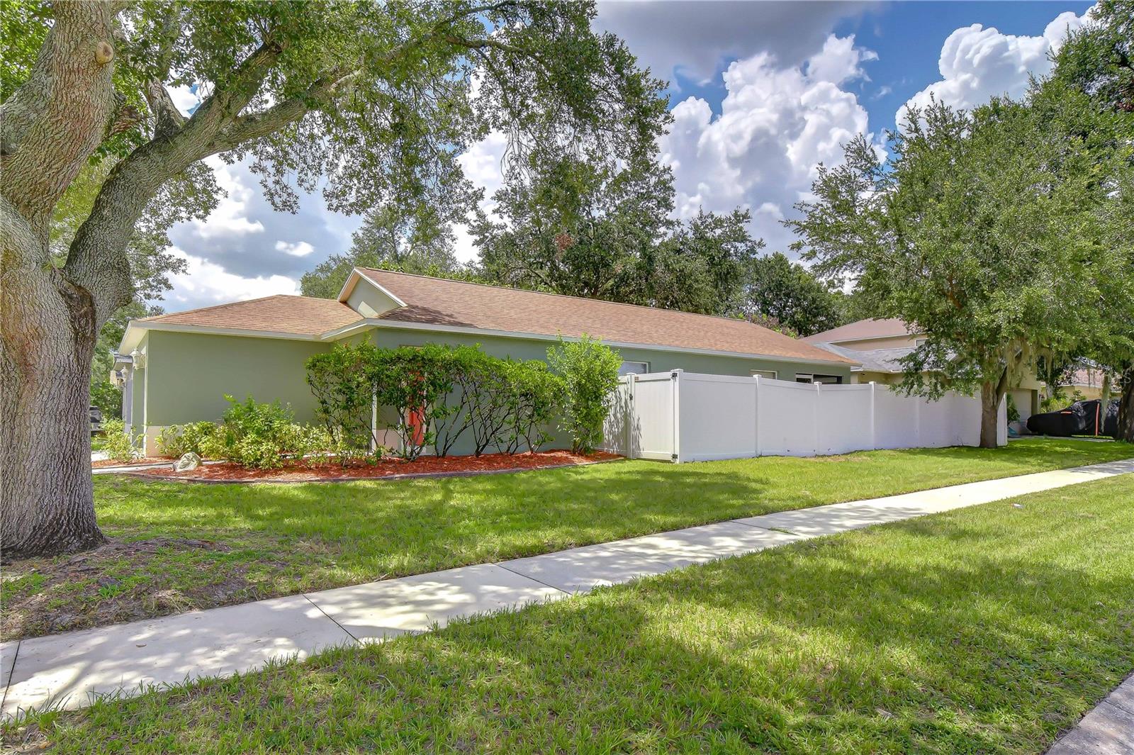 8736 MORRISON OAKS COURT
