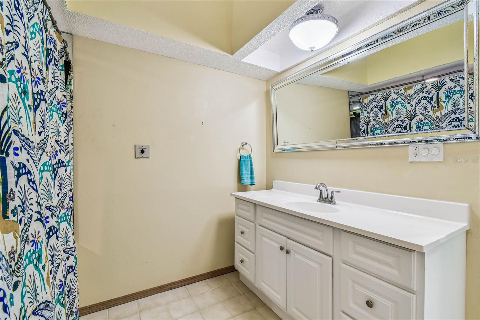 CAPRI HARBOR CONDO - Residential