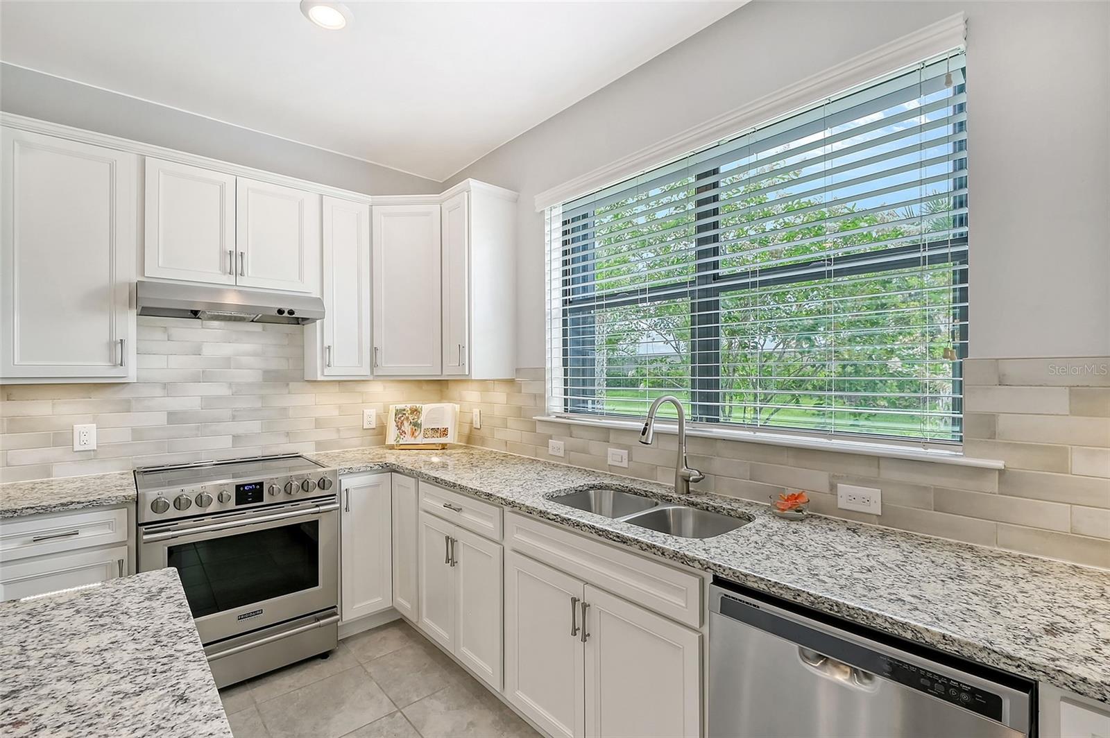 ISLANDWALK/THE WEST VLGS PH 5 - Residential