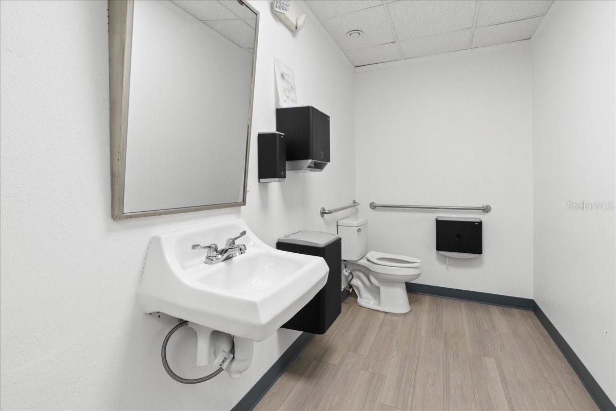 NORTHEAST SEOLA - Commercial Sale