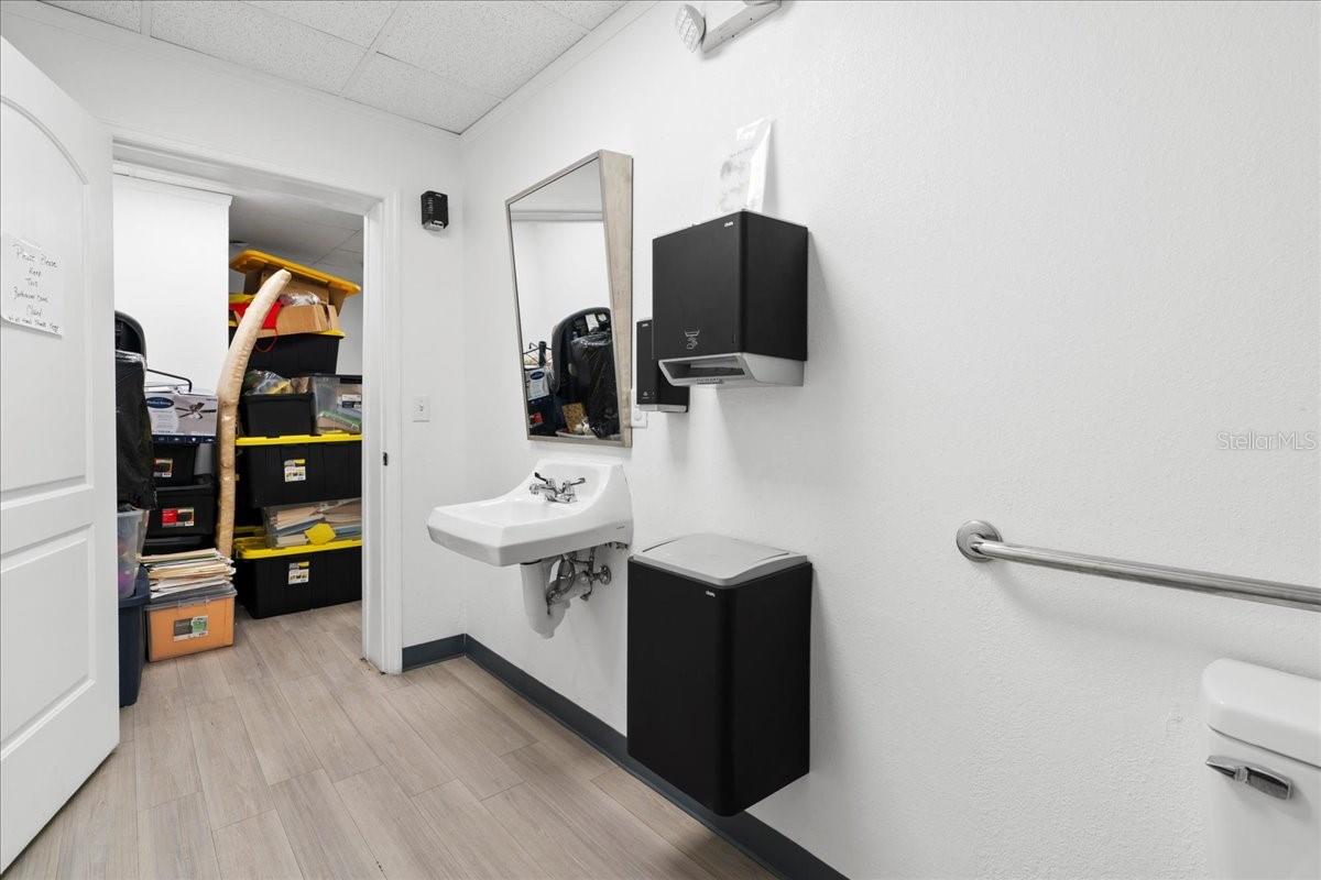 NORTHEAST SEOLA - Commercial Sale