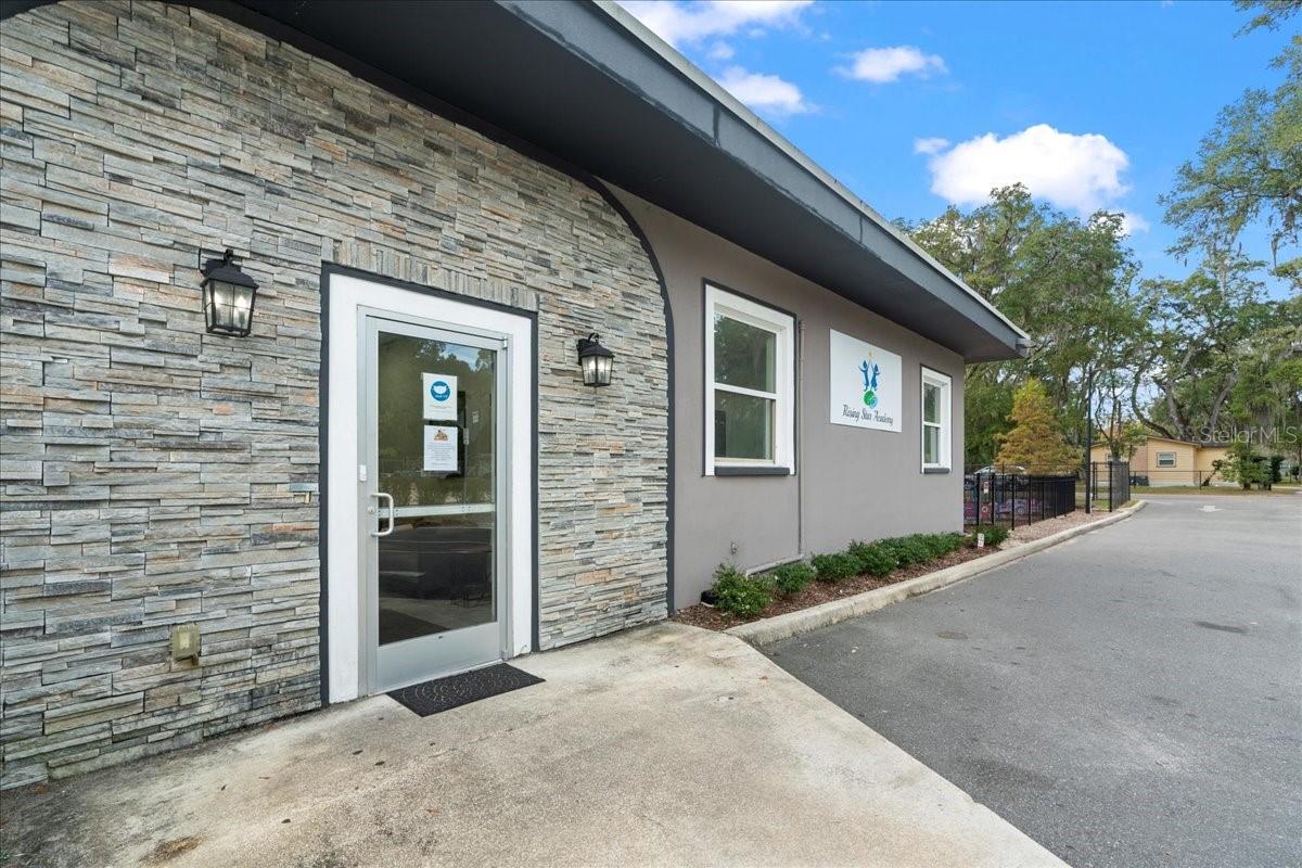 NORTHEAST SEOLA - Commercial Sale