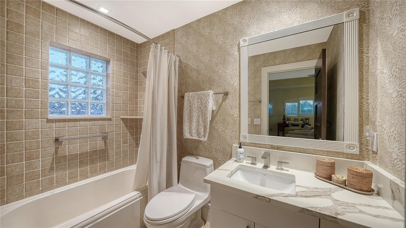 QUEENS HARBOUR - Residential