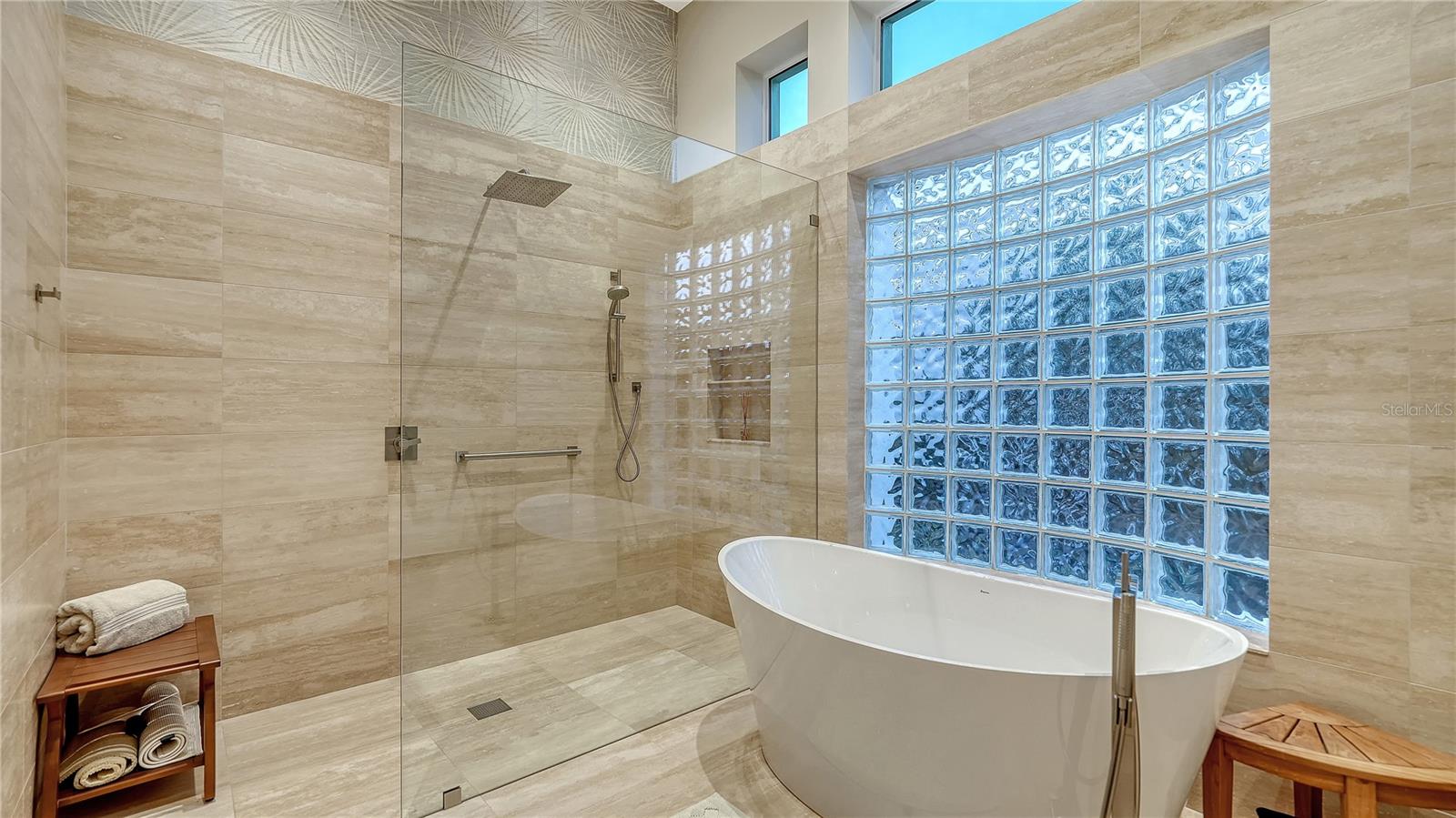 QUEENS HARBOUR - Residential