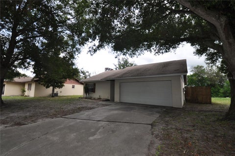 Photo of 828 Cinnamon Drive E, Winter Haven, FL 33880 (MLS # L4964966)
