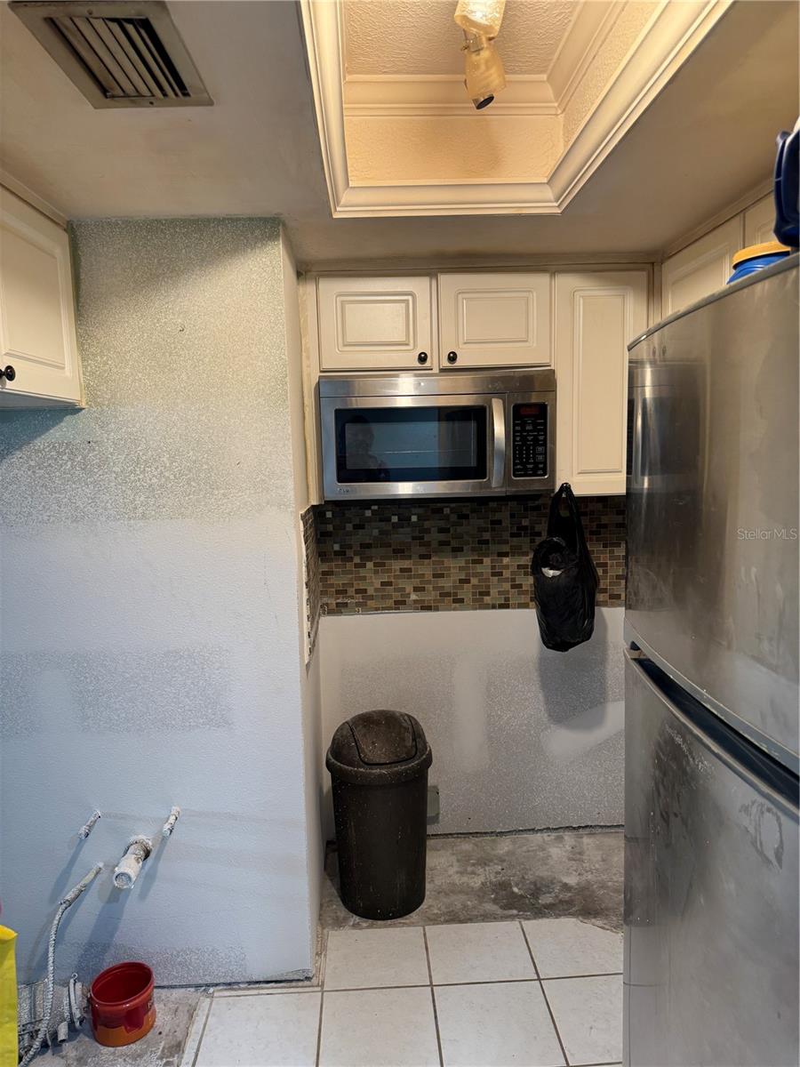 This one bedroom one and a half bath condo is a white box stage as the walls have been cut out and replaced along with the water heater. It can be finished off as the new owner wants. The unit has replacement windows and overlooks a nice garden area. This waterfront community offers two pools, one heated in the winter and is close to shopping centers and at least a half dozen waterfront restaurants. Located a mile off US Hwy 19, this is a quiet and peaceful place and you can decorate and make it your own.