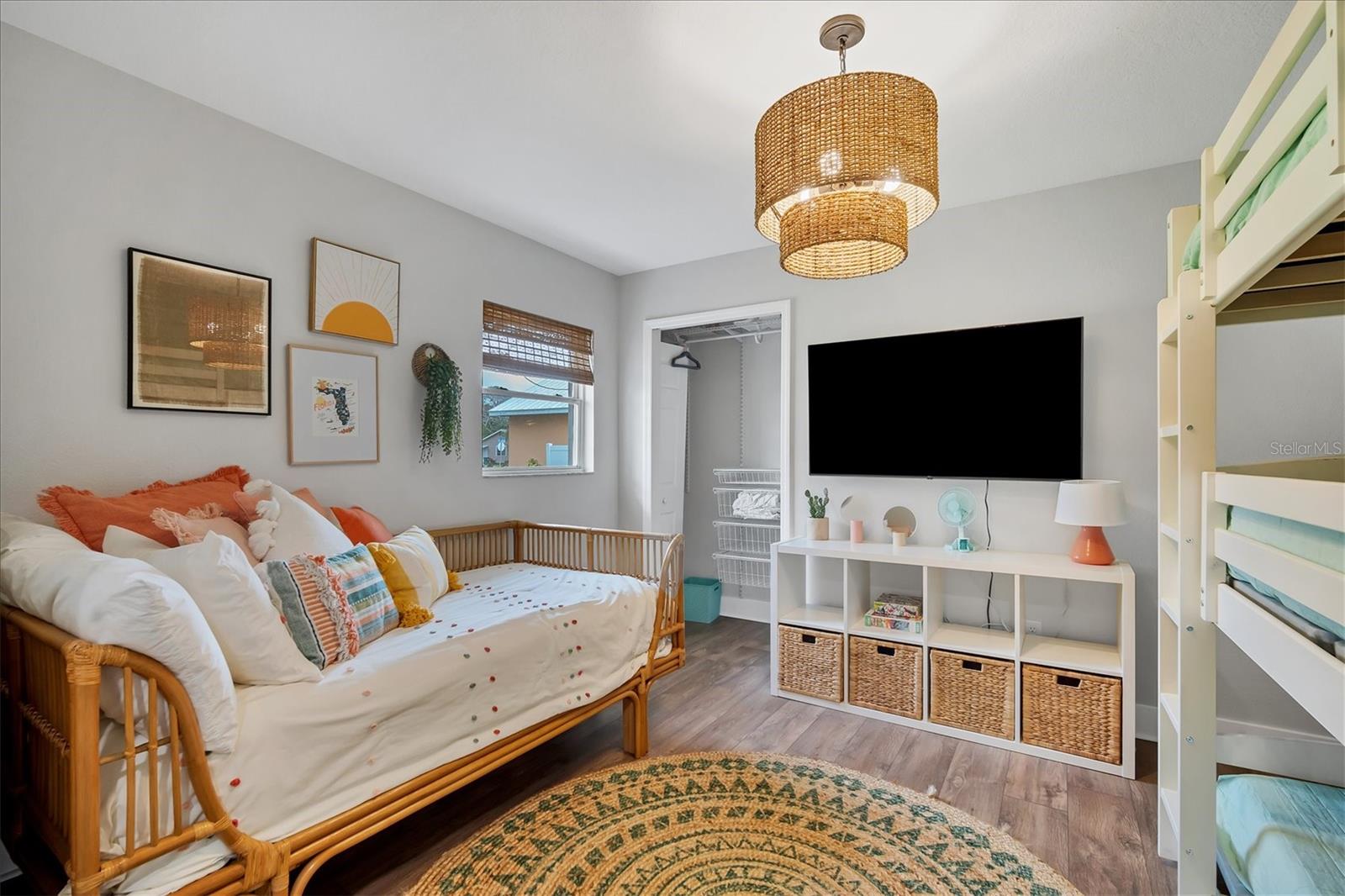 RIVERSIDE SHORES - Residential