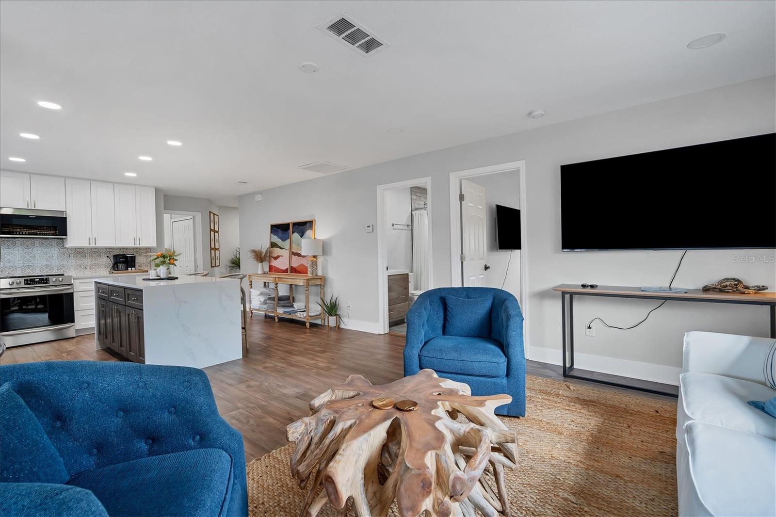 RIVERSIDE SHORES - Residential
