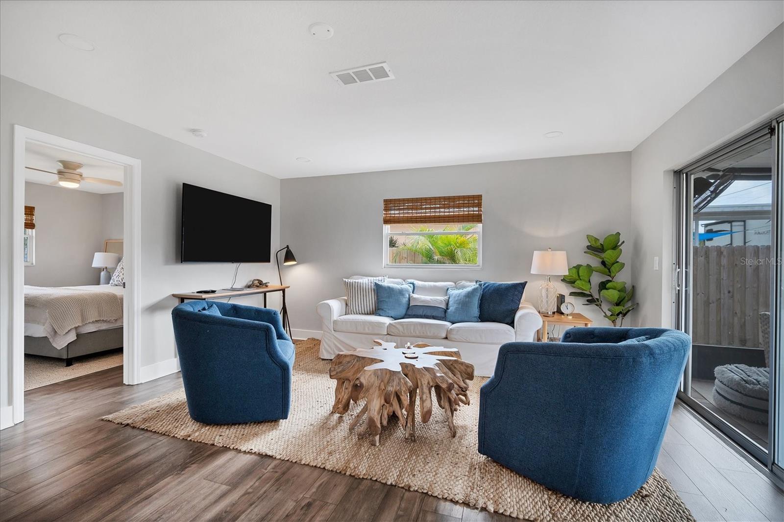 RIVERSIDE SHORES - Residential