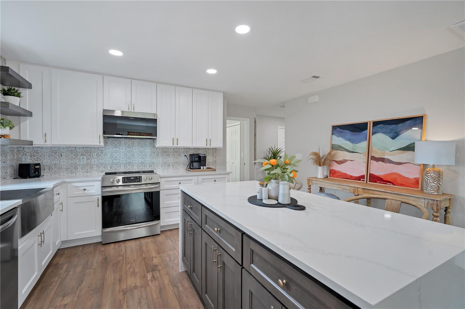 RIVERSIDE SHORES - Residential