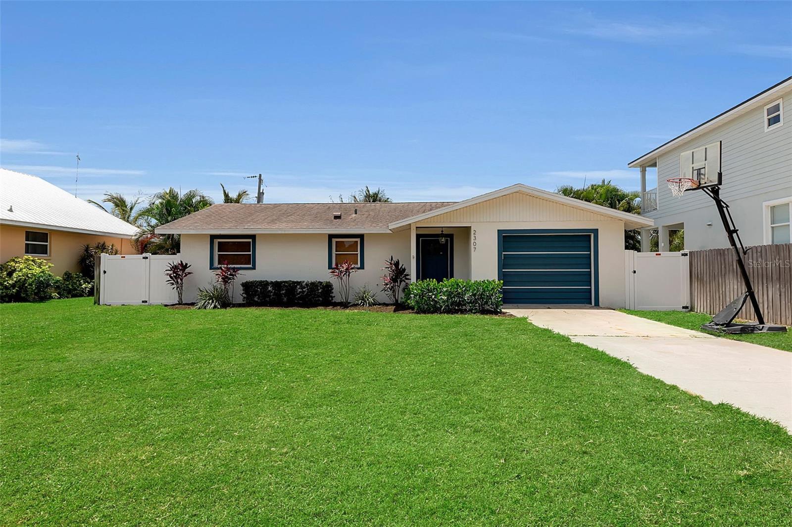 RIVERSIDE SHORES - Residential