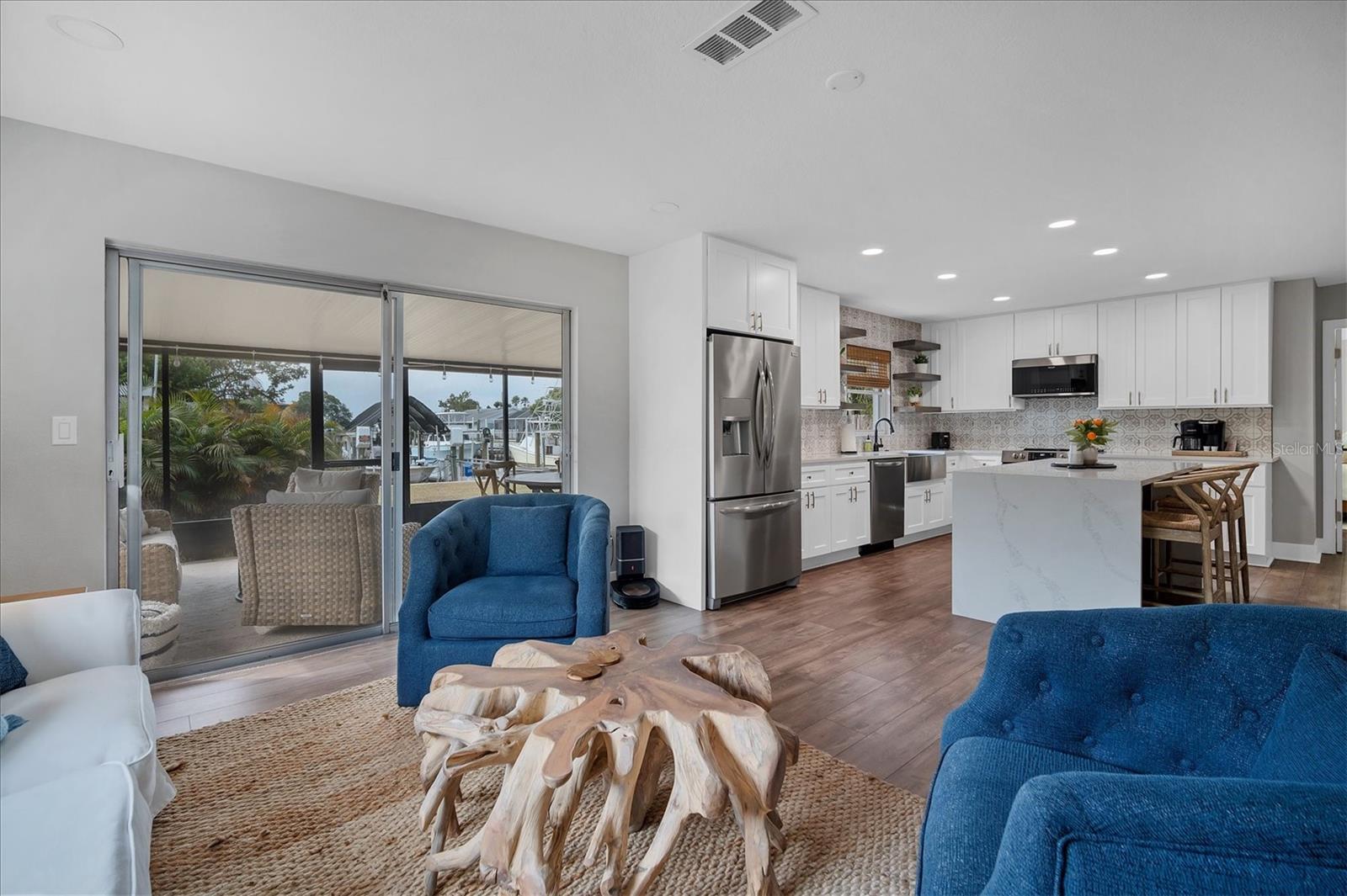 RIVERSIDE SHORES - Residential