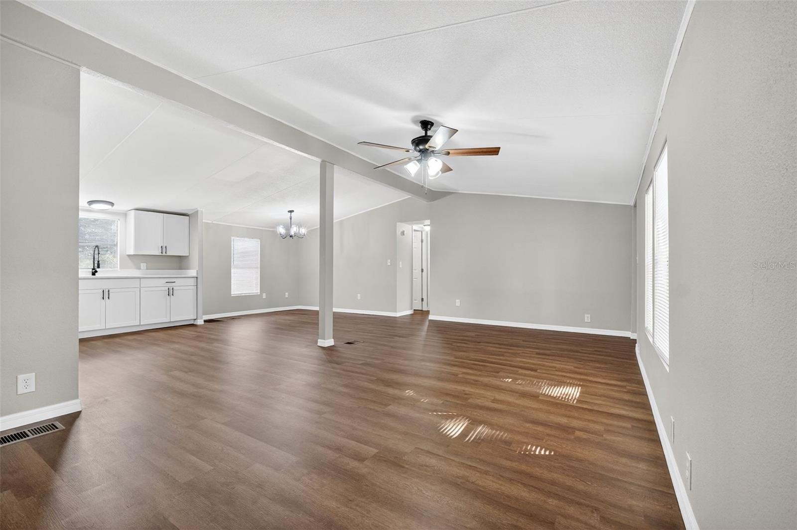 MOBILE HOME VLG - Residential