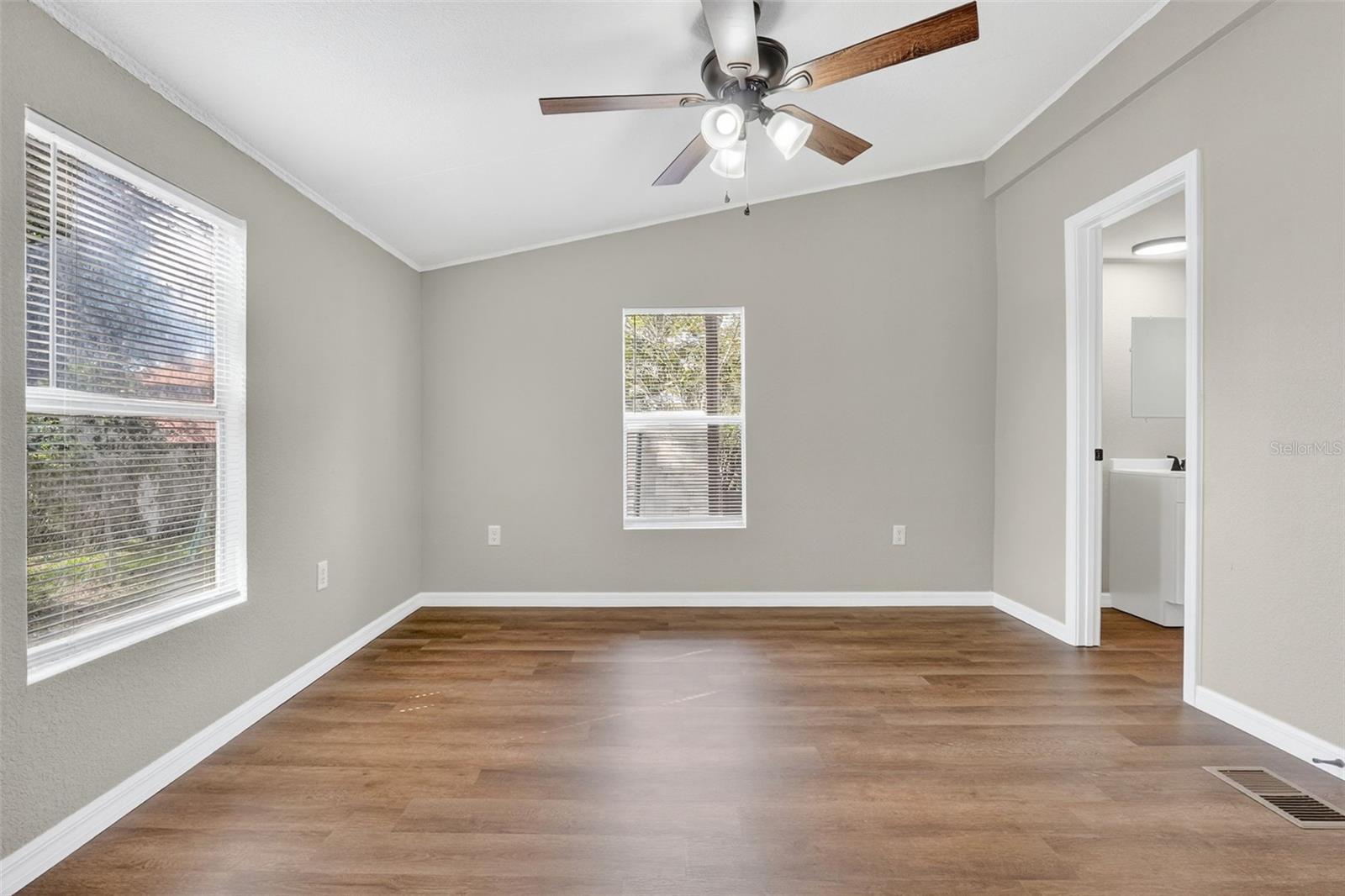 MOBILE HOME VLG - Residential