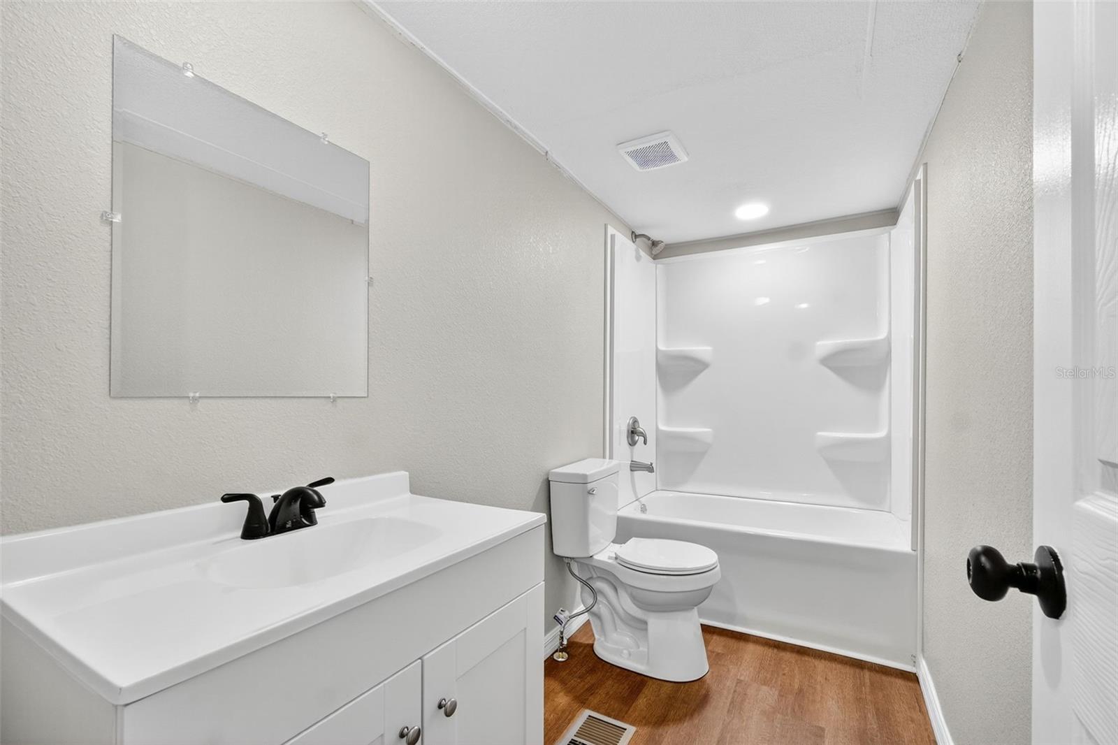 MOBILE HOME VLG - Residential