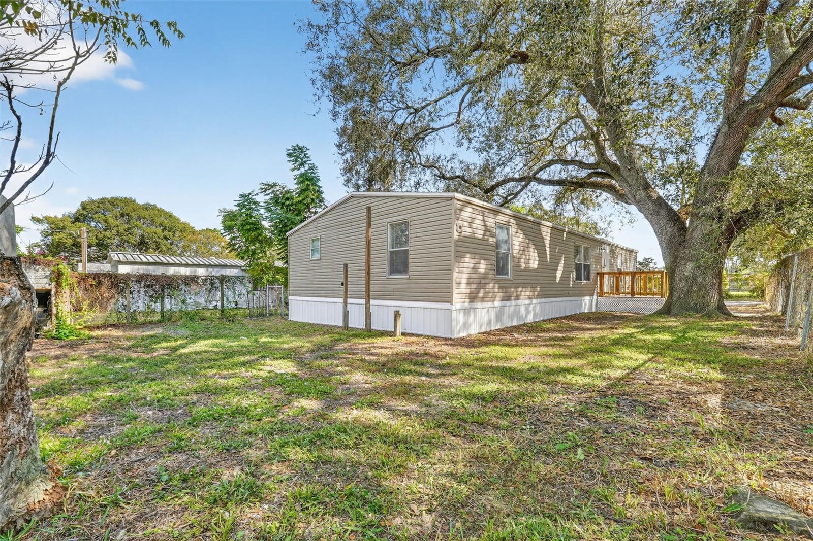 MOBILE HOME VLG - Residential