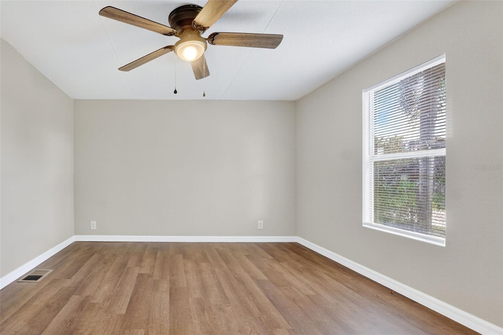 MOBILE HOME VLG - Residential