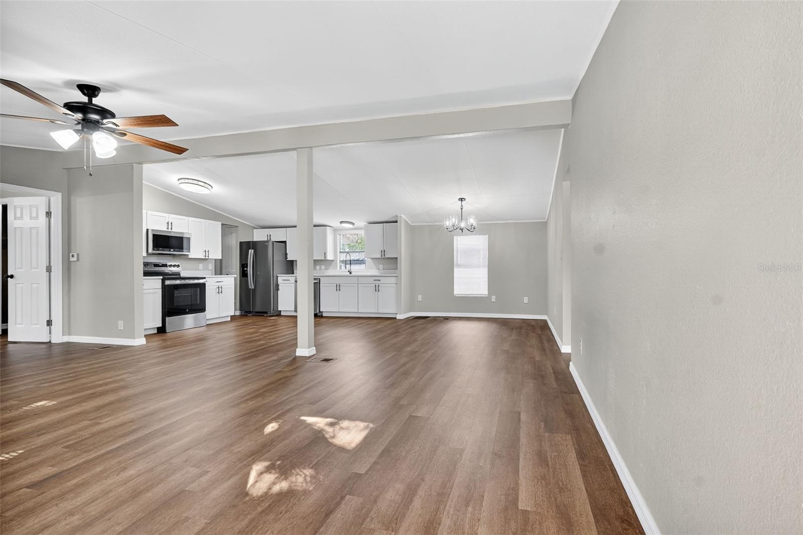 MOBILE HOME VLG - Residential