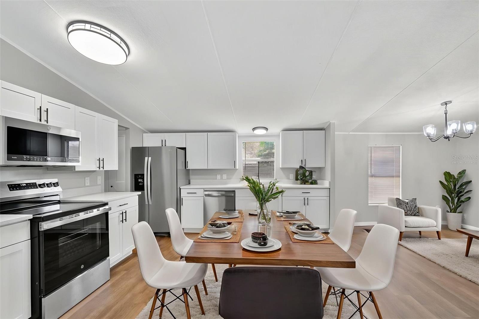 MOBILE HOME VLG - Residential