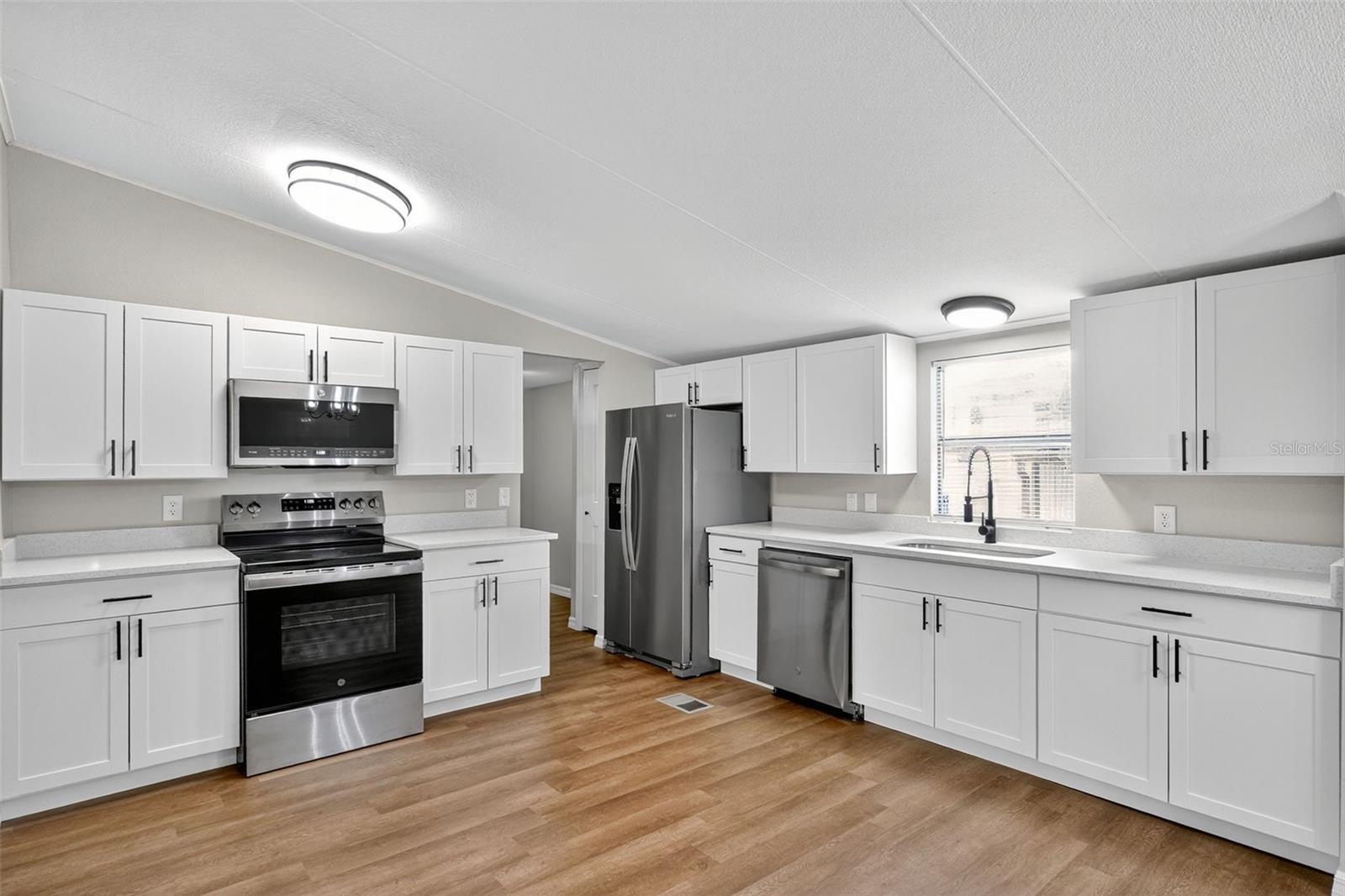 MOBILE HOME VLG - Residential