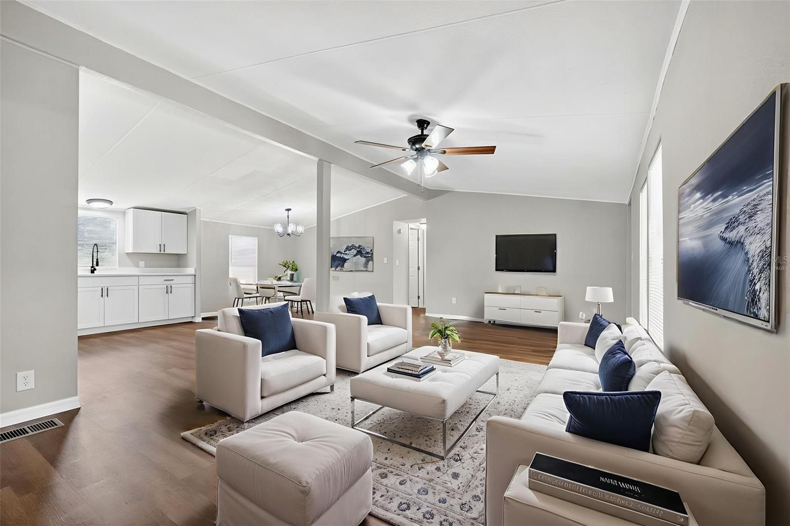 MOBILE HOME VLG - Residential