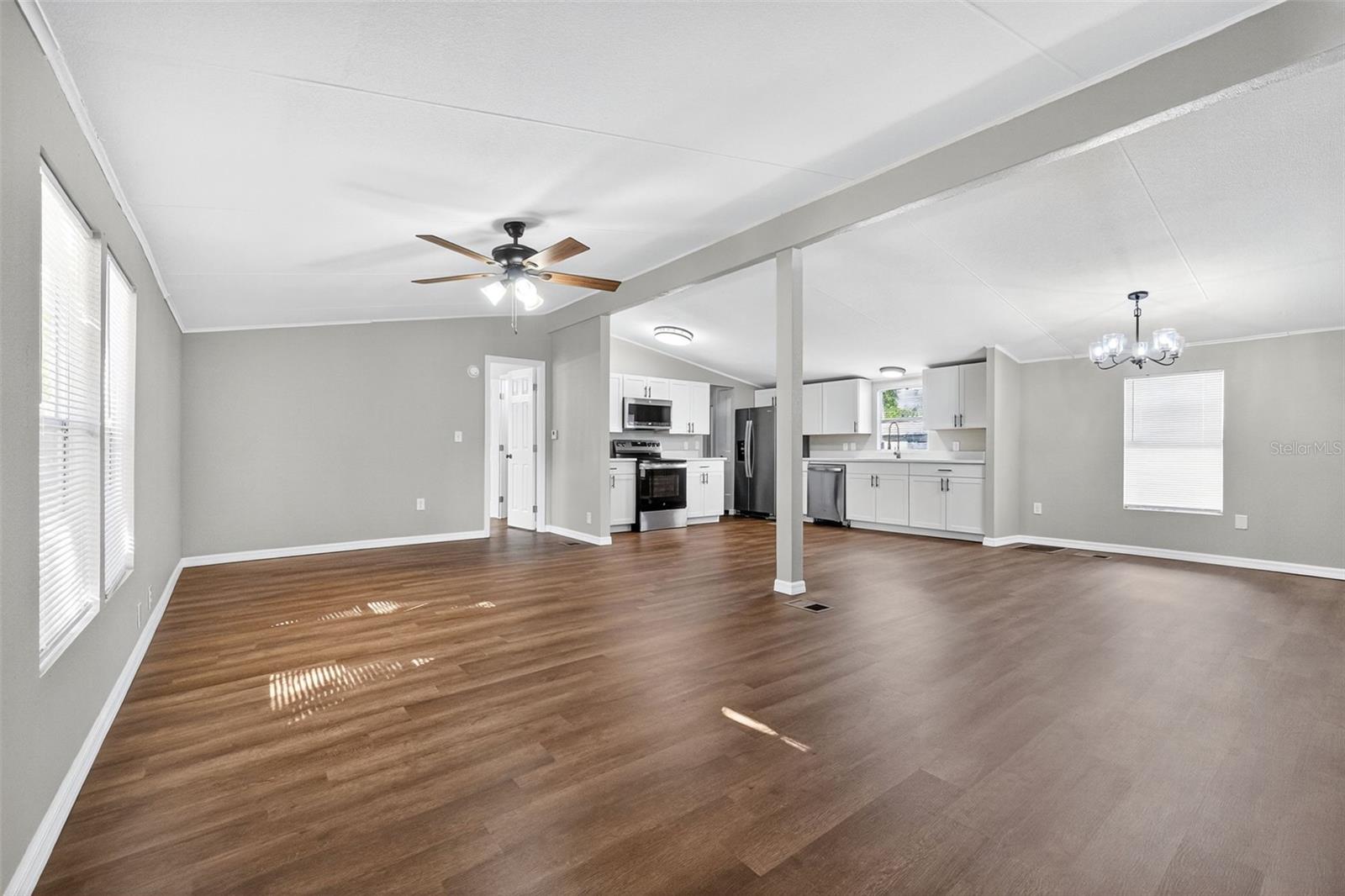 MOBILE HOME VLG - Residential