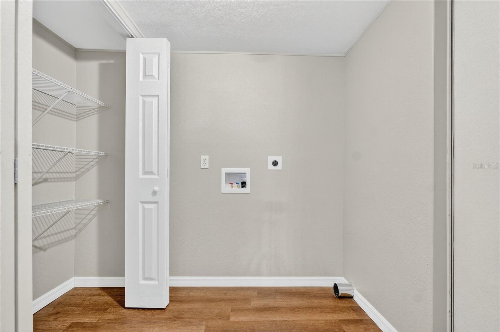 MOBILE HOME VLG - Residential